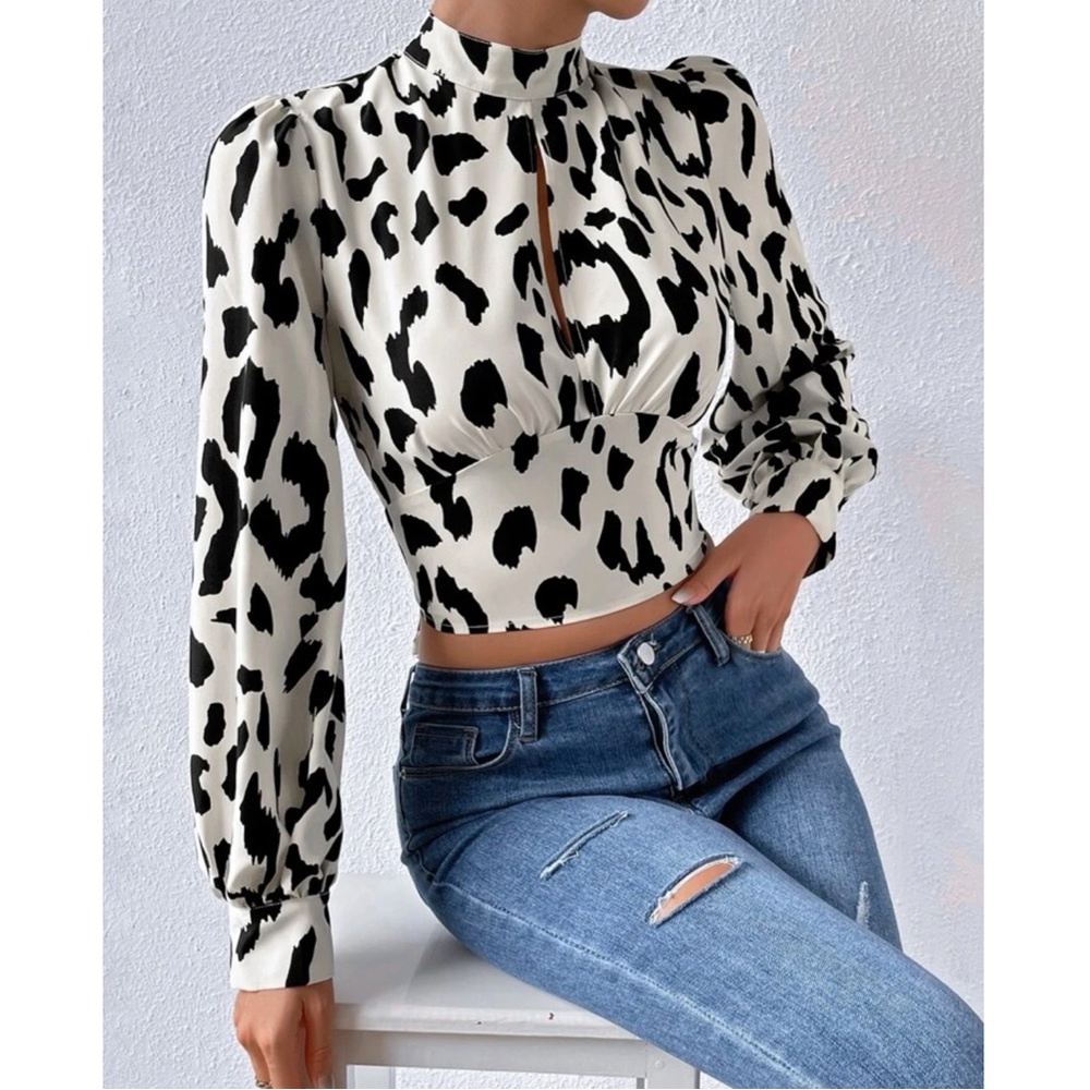 Leopard print mock neck open back crop top - Picture 5 of 5